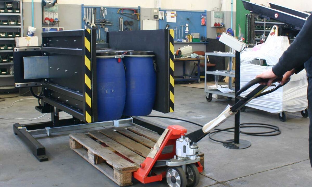 Stationary pallet inverters